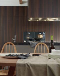 Equilibrio entre lujo y calidez en diseños de cocinas modernas