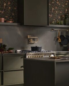 Colección VAIA en Brushed Dark Platinum en cocinas modernas de concepto abierto Colección VAIA en Brushed Dark Platinum en cocinas modernas de concepto abierto